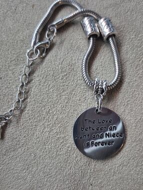 Silver 'The Love between an Aunt and Niece is Forever' Round Pendant Bracelet